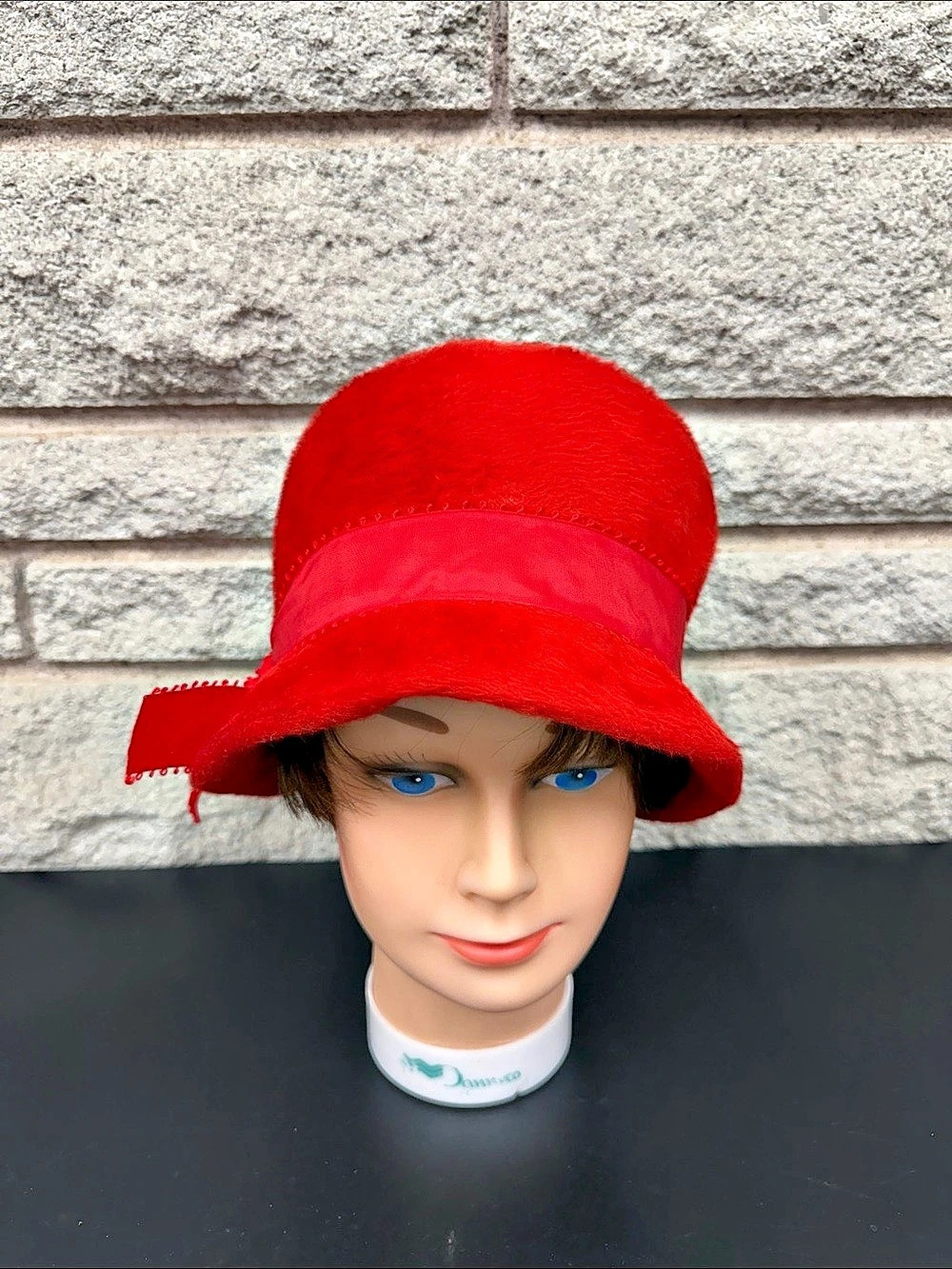 Vintage Elizabeth Montreal Red Beaver Felt Cloche Hat Satin Bow 21”
